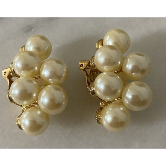 Vintage Estate Earrings Clip On Cluster Faux Pearls Gold Tone Clip On - Picture 2 of 12